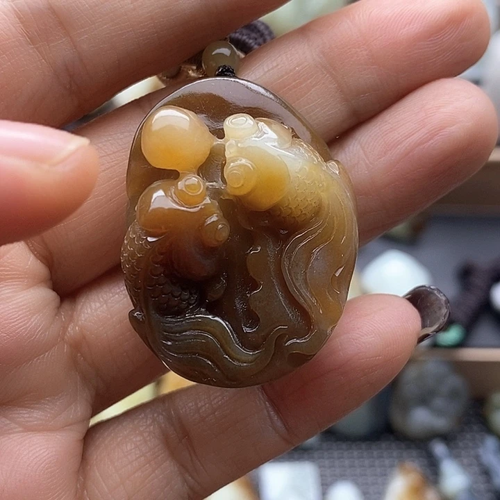 颈饰未镶嵌和田玉（糖玉）