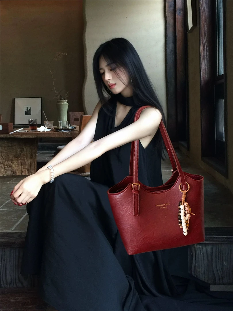 大容量托特包包女2025新款轻奢小众高级感通勤腋下包红色婚包日常