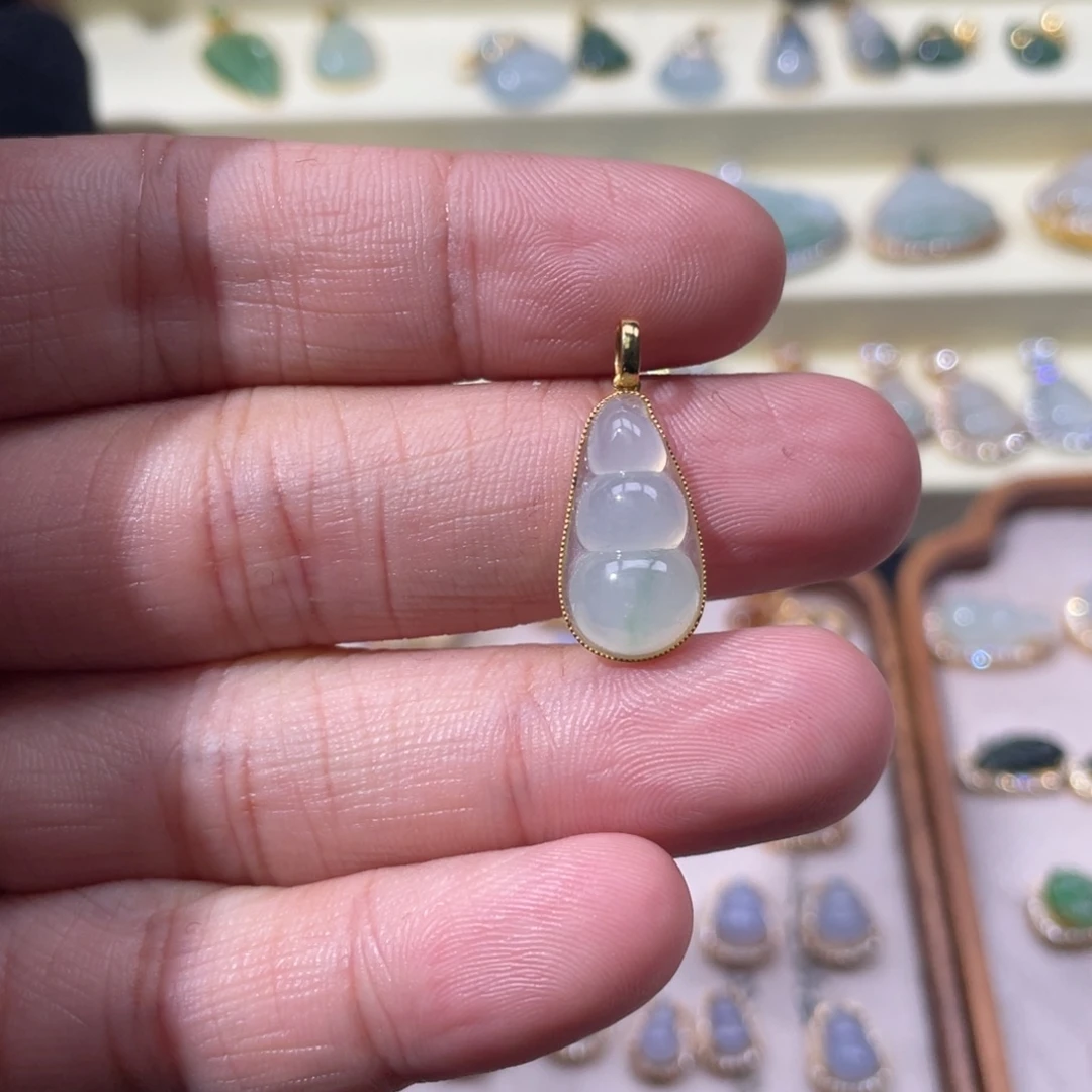 翡翠18K金镶嵌颈饰