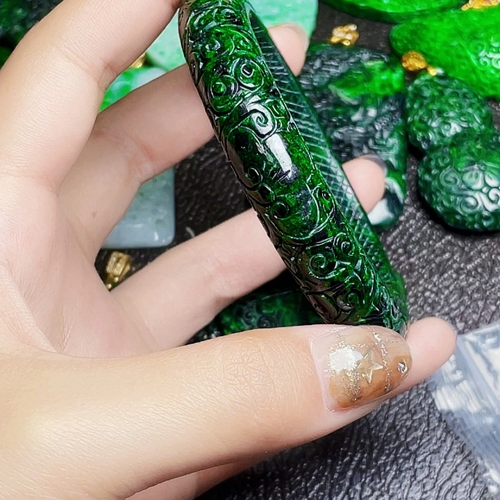 翡翠未镶嵌颈饰多样性58.6