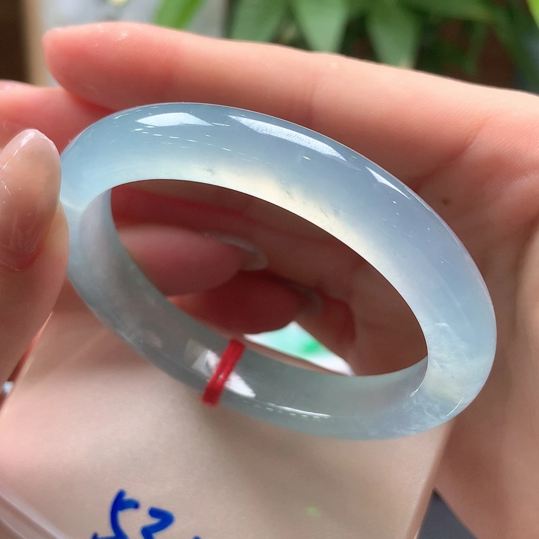 翡翠未镶嵌手镯冰蓝炸光贵妃70号