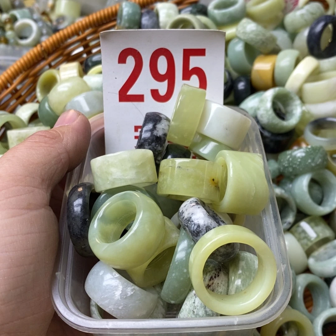 蛇纹石玉挂坠未镶嵌