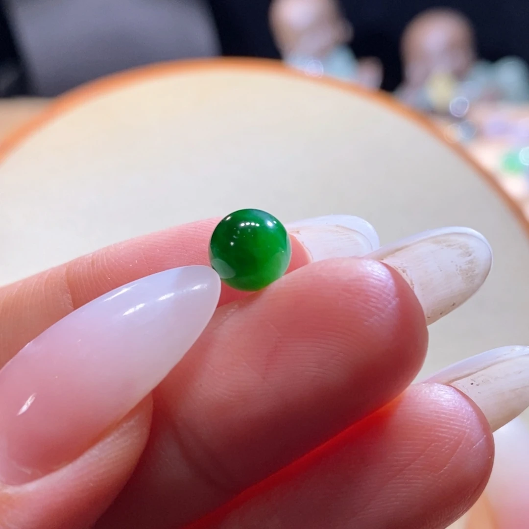 翡翠未镶嵌吊坠(不含链)翡翠冰辣绿色珠卡7.9m