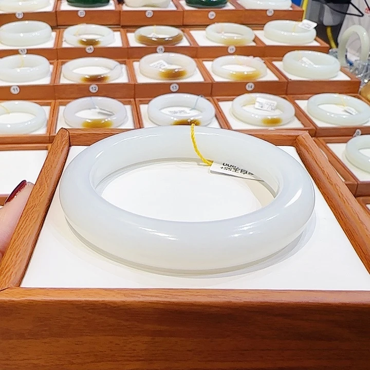 情***）和田玉未镶嵌手镯