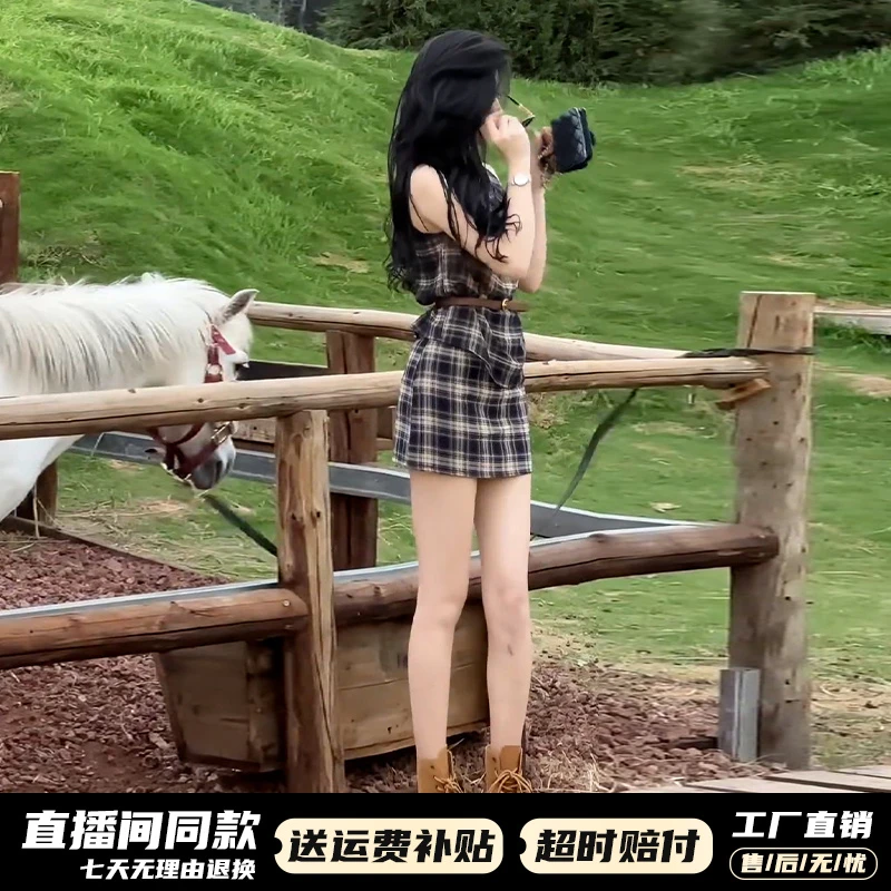 高级感辣妹挂脖无袖露背连衣裙子女夏季新款法式气质套装格子短裙