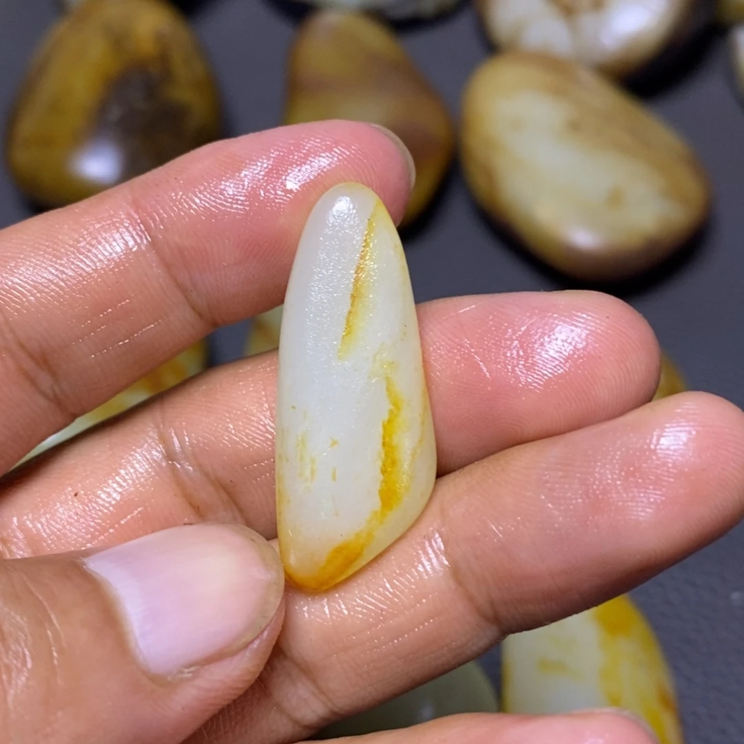 未镶嵌和田玉（糖玉）挂件