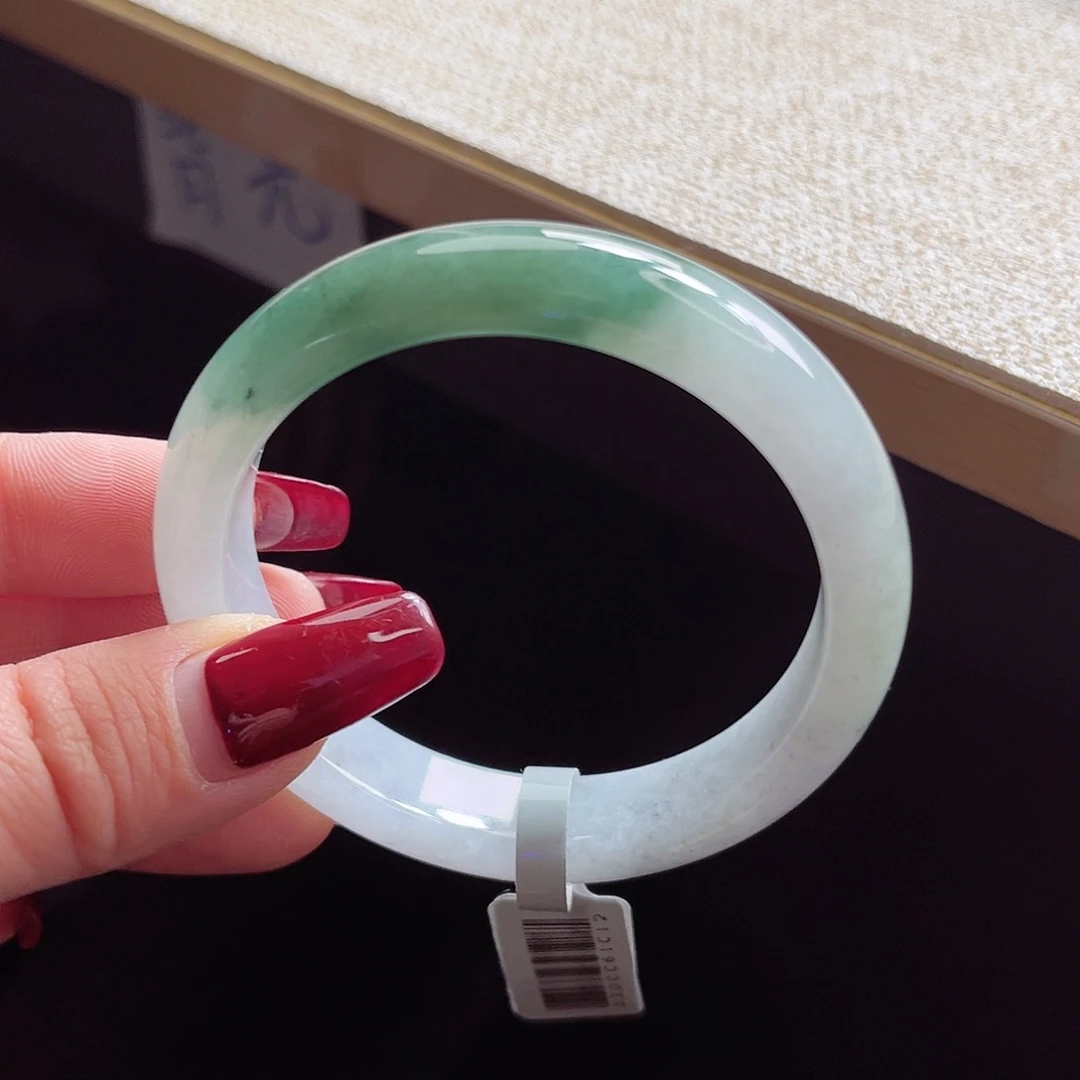 翡翠手镯未镶嵌手镯