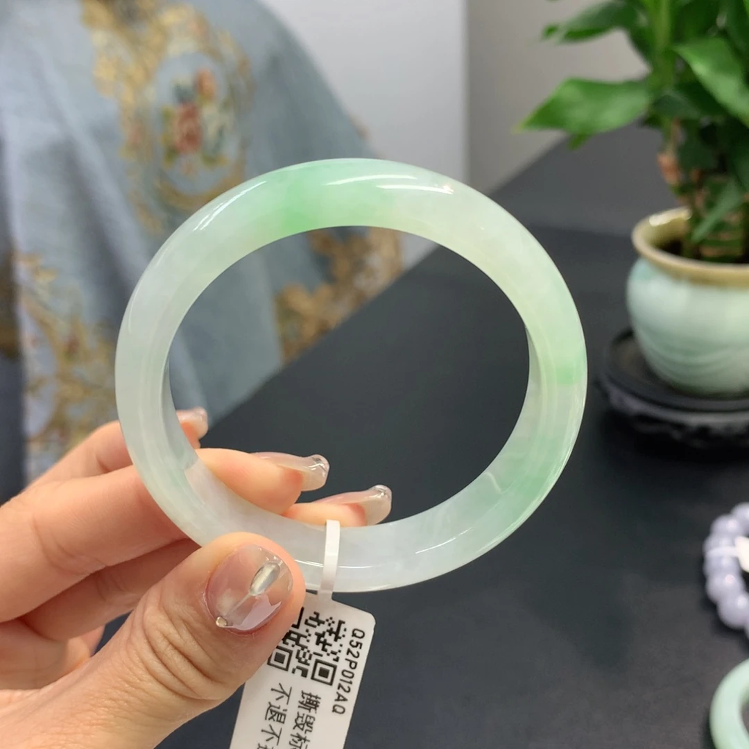 翡翠手镯未镶嵌缅甸翡翠手镯