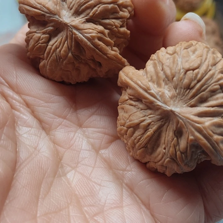 伍***曰文玩核桃手串磨盘