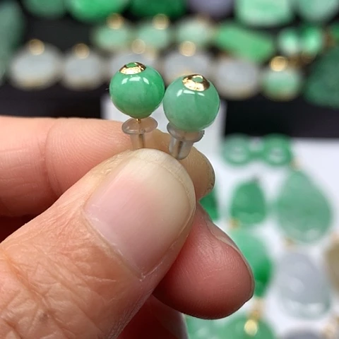 翡翠吊坠(不含链)18K金镶嵌