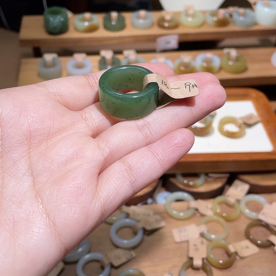 见***著和田玉未镶嵌戒指18.5