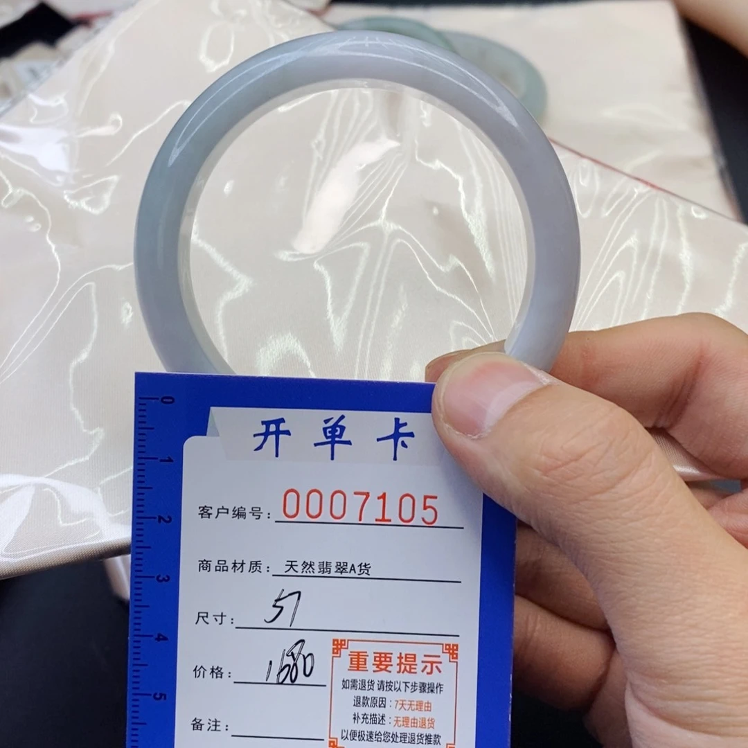 翡翠手镯未镶嵌?**、翡翠