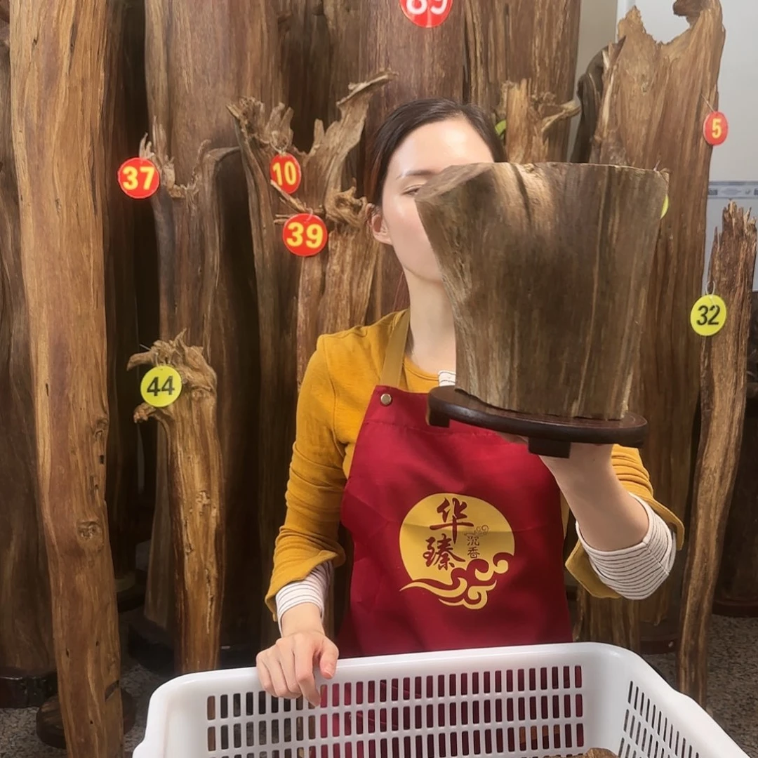 沉香沉香碎屑天然沉香原材料➕底座