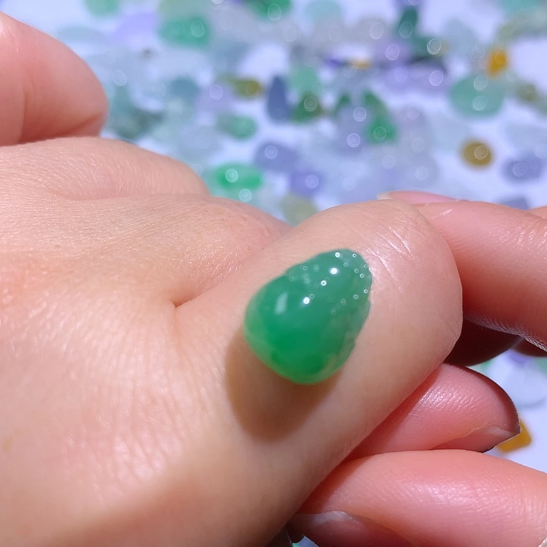 翡翠颈饰未镶嵌皮休