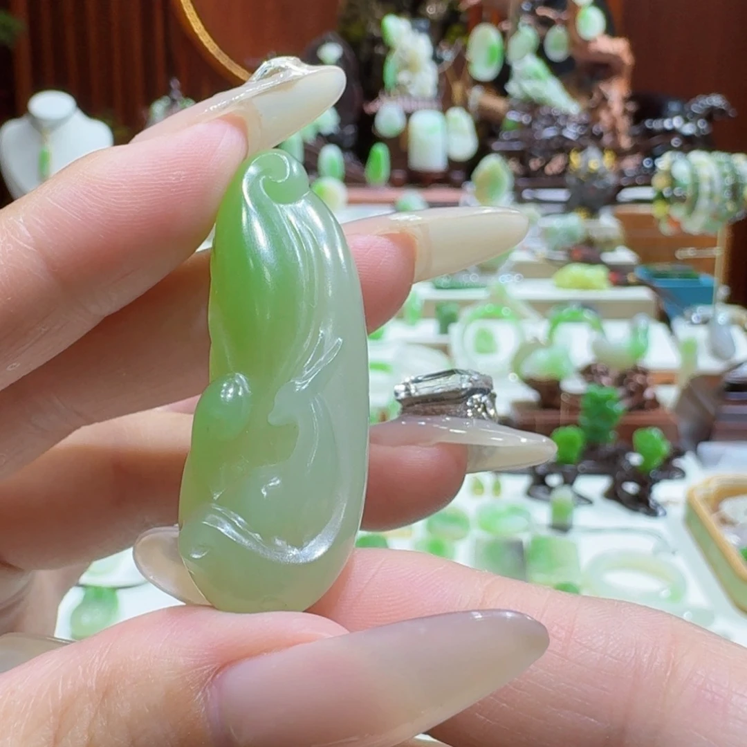 和田玉（翠青玉）未镶嵌挂件翠青九尾灵狐
