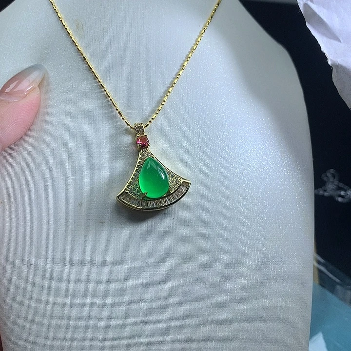 翡翠未镶嵌吊坠(赠链)