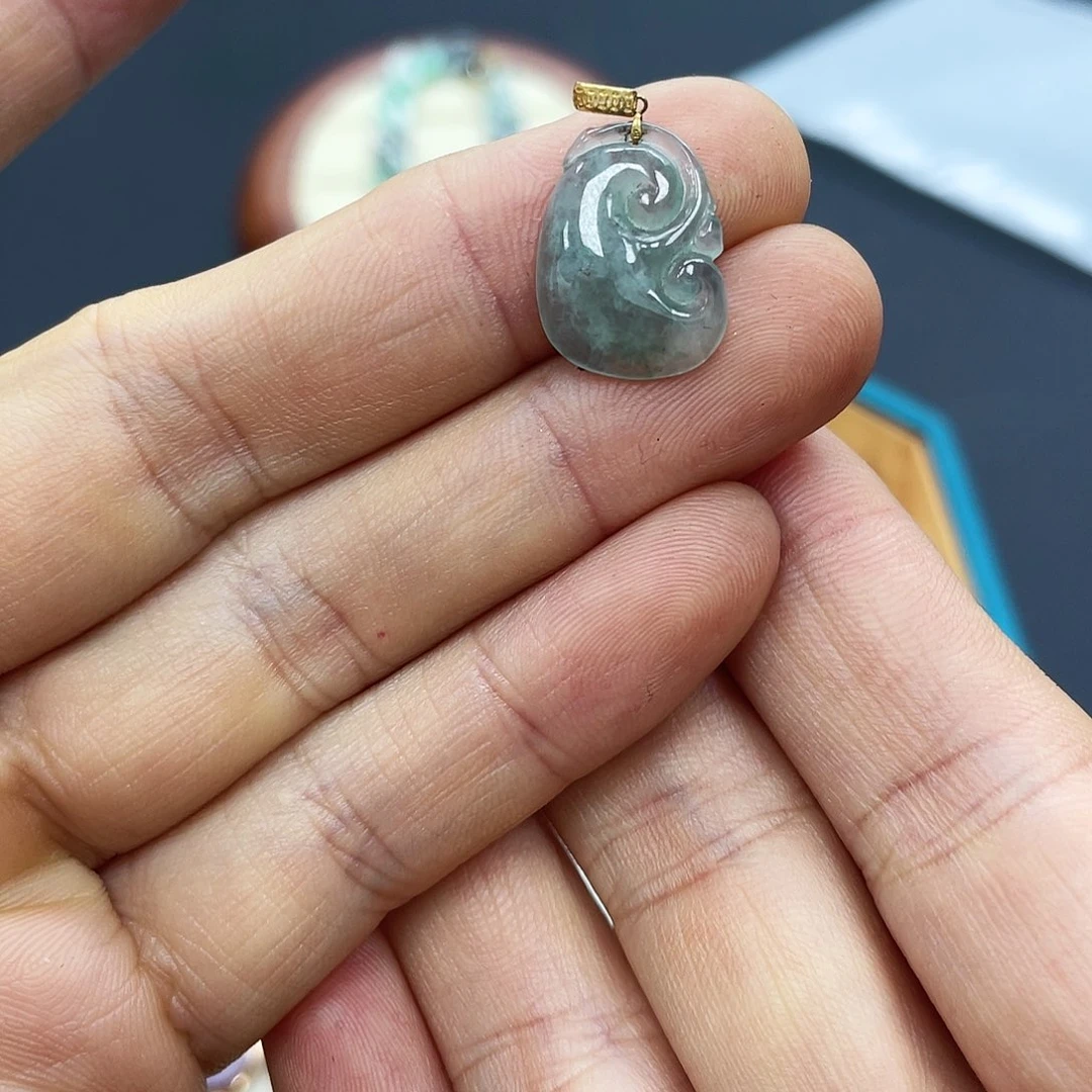 【闪购商品】颈饰18K金镶嵌翡翠