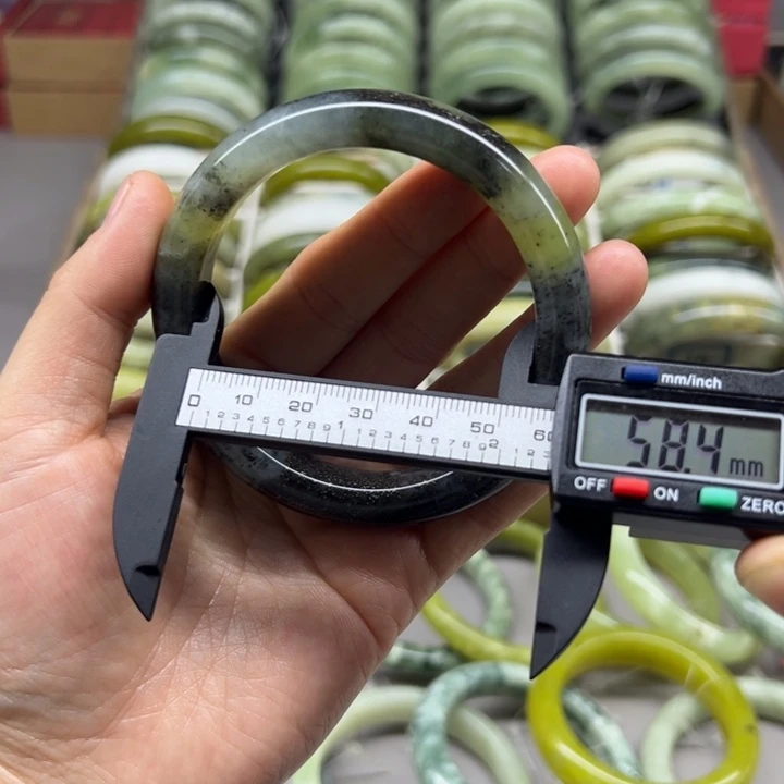 蛇纹石玉未镶嵌手镯53