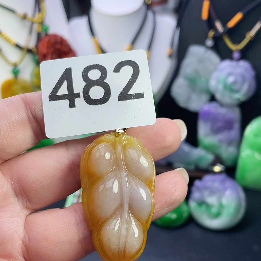 翡翠未镶嵌吊坠(赠链)