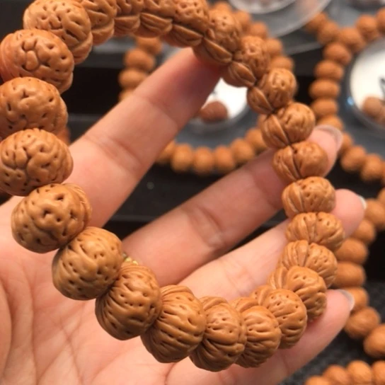 桃核吊坠简*。蟠桃野生