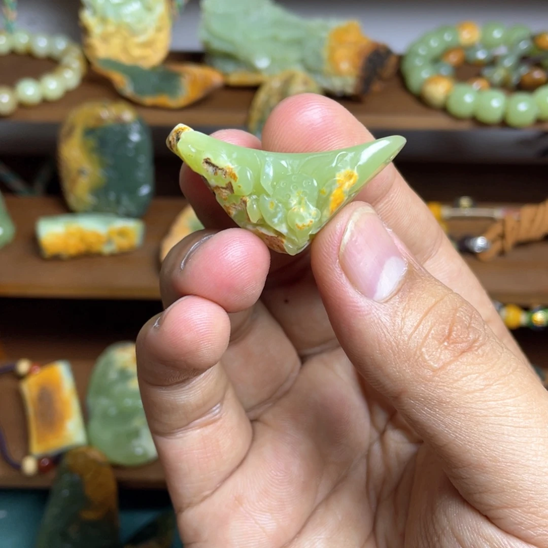 岫岩河磨玉（透闪石质玉）未镶嵌挂坠林**缘