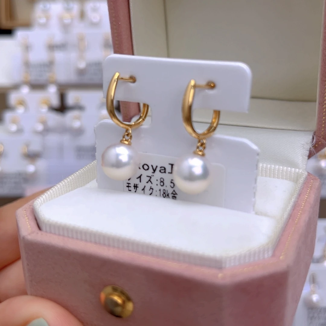 18K金镶嵌海水珍珠耳饰