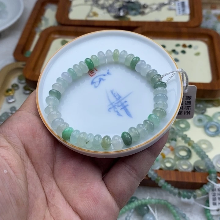 翡翠未镶嵌吊坠(不含链)卡7冰股珠手串