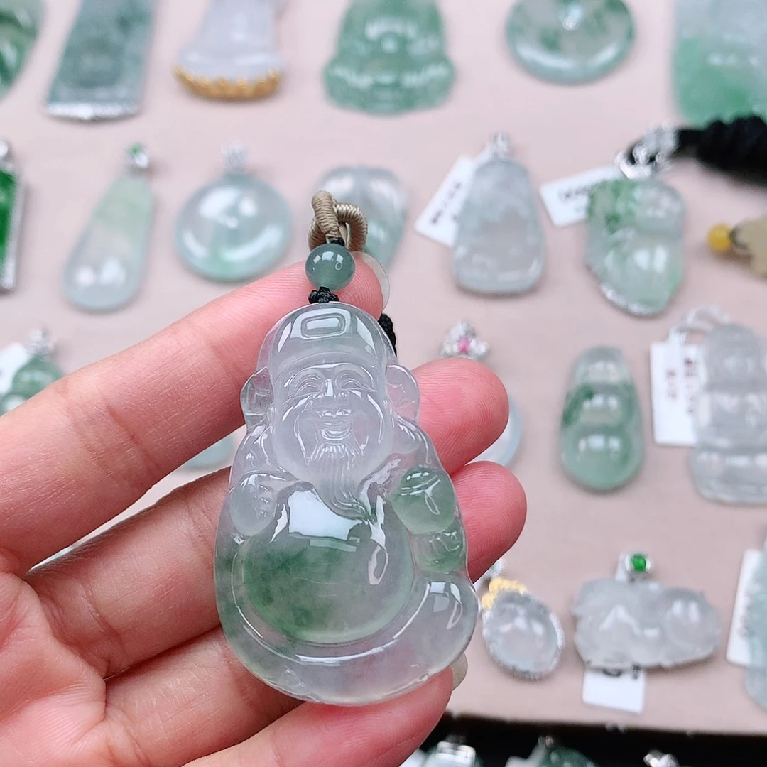 翡翠颈饰未镶嵌财神爷