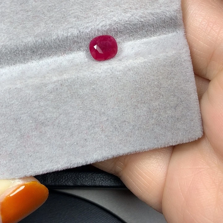 红宝石裸石1.25ct缅甸鸽血红红宝石