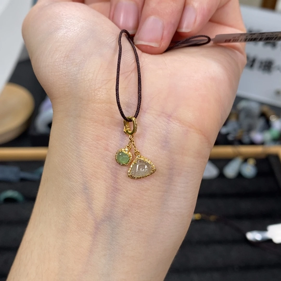 颈饰未镶嵌翡翠吊坠