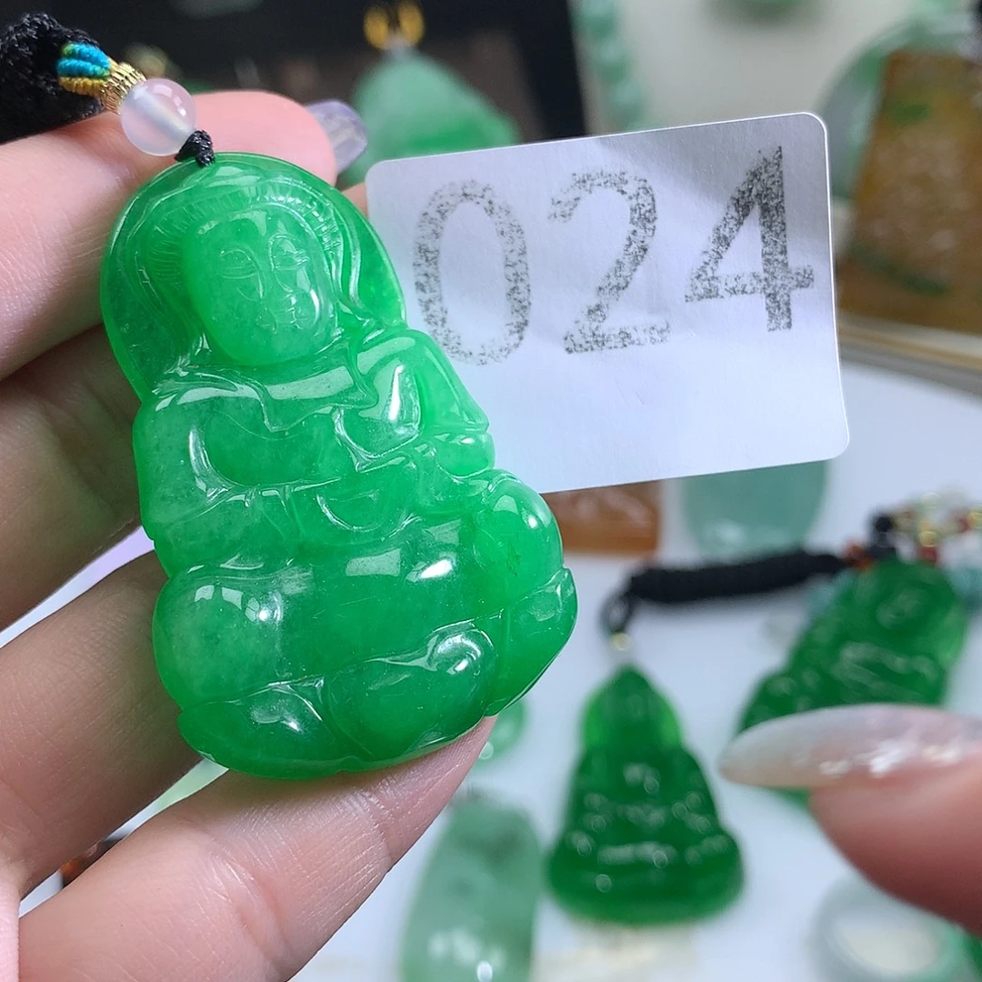 翡翠未镶嵌吊坠(赠链)