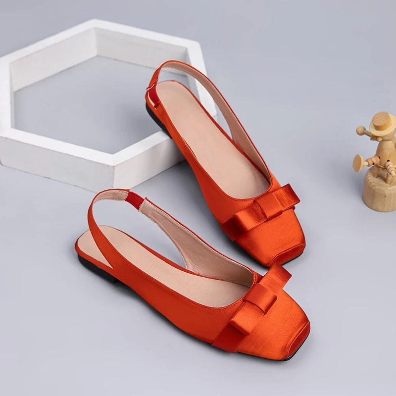 新款复古绝美蝴蝶结缎面粗跟包头方头女凉鞋