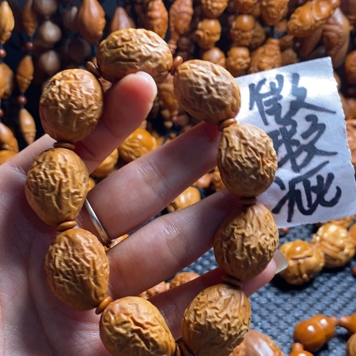吊坠橄榄核半****孩微上色