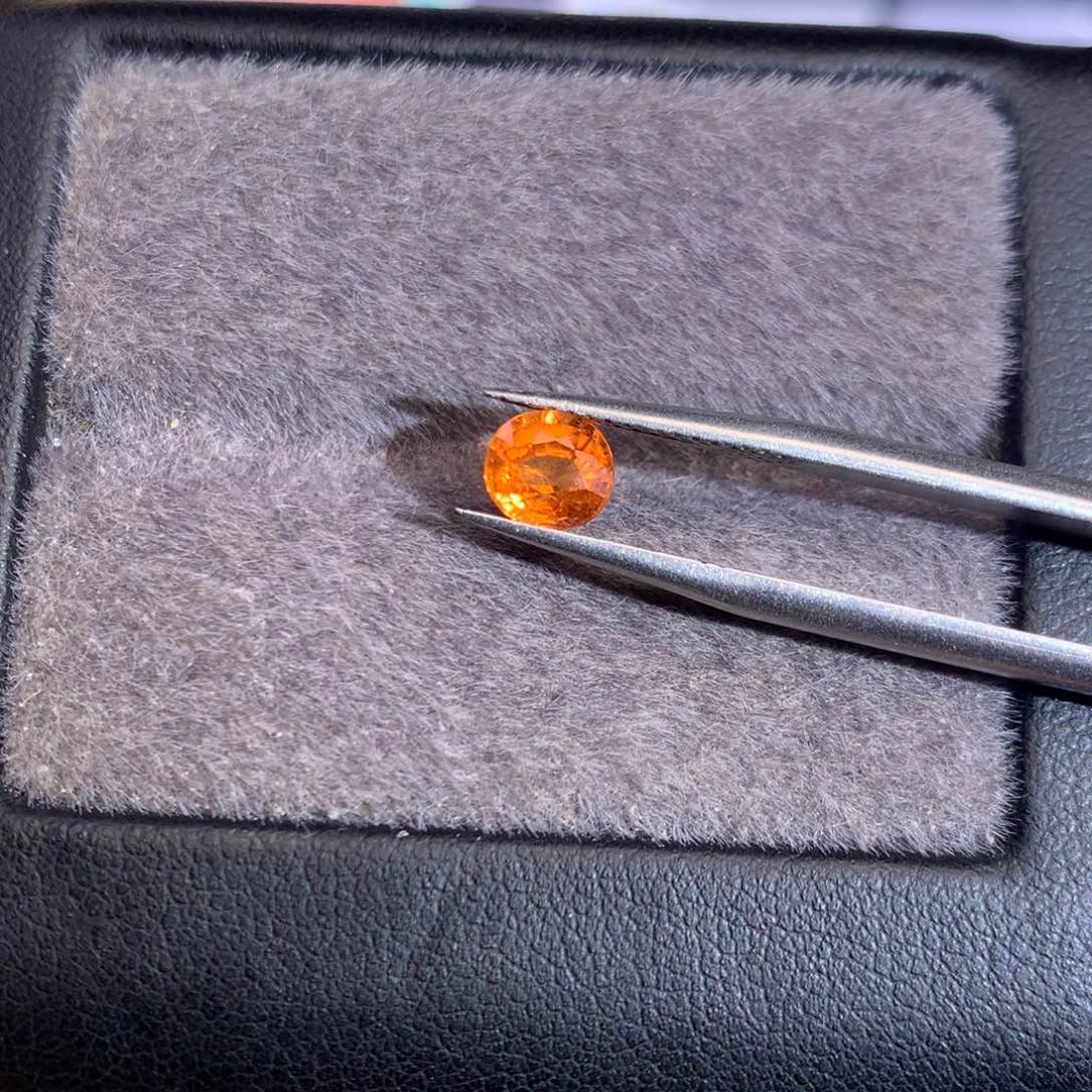 石榴石（芬达石）未镶嵌珠宝半成品1.065ct