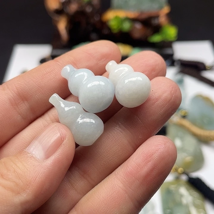 翡翠未镶嵌颈饰随机大