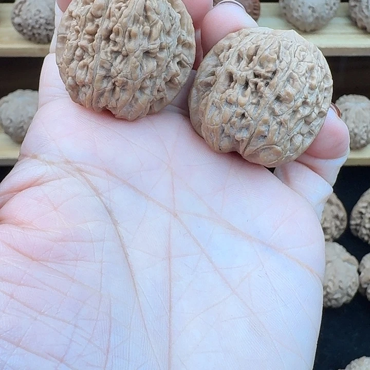 用***4吊坠桃核血麒麟，全品