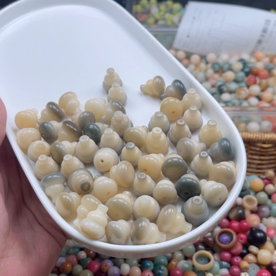 吊坠白玉菩提z16/10+10颗微瑕大葫芦