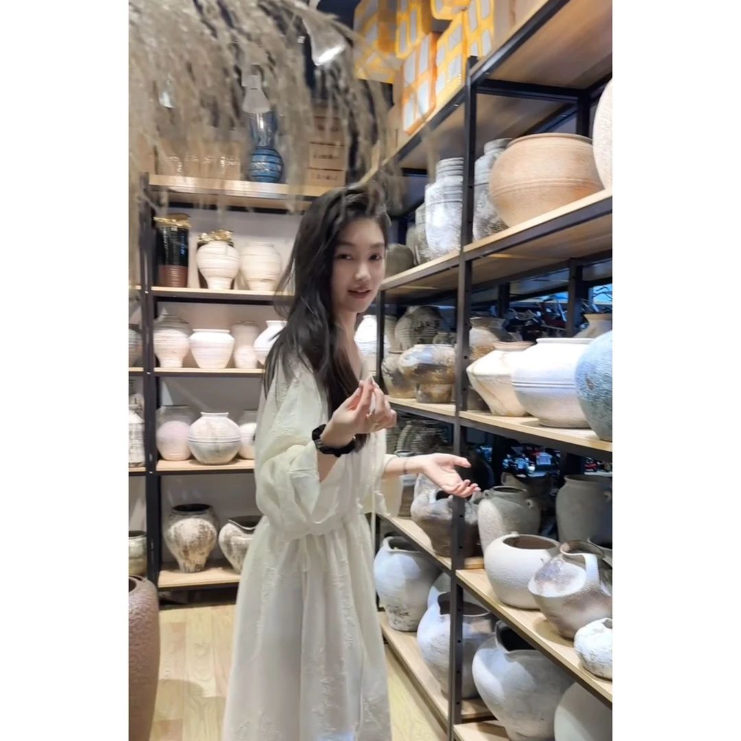 法式小众温柔风白色连衣裙女春季高级感气质炸街收腰显瘦长裙子