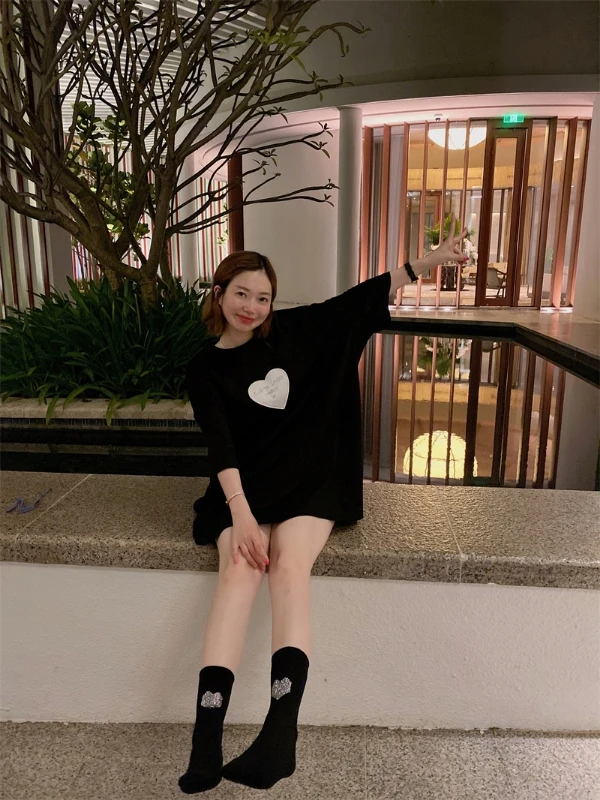 【BORAKOO】黑色爱心刺绣宽松短袖T恤