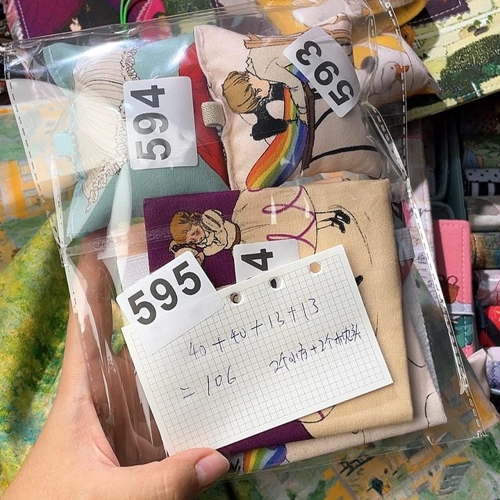 织绣?**鑫1个小方带本➕两个枕头5 95。