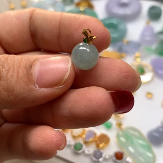 翡翠颈饰18K金镶嵌翡翠