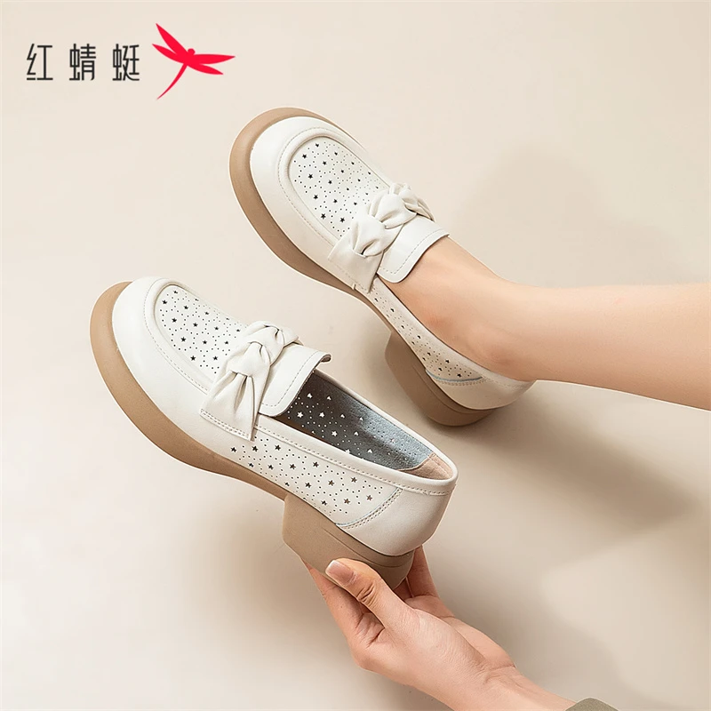 红蜻蜓镂空透气白色皮鞋女款2025新款秋季真皮软底妈妈鞋乐福鞋女