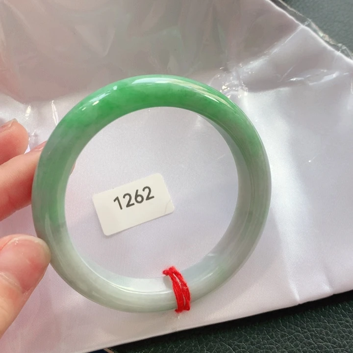 翡翠手镯未镶嵌天然翡翠手镯