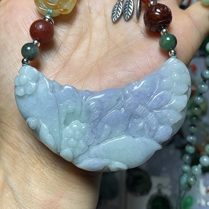 翡翠未镶嵌吊坠(赠链)