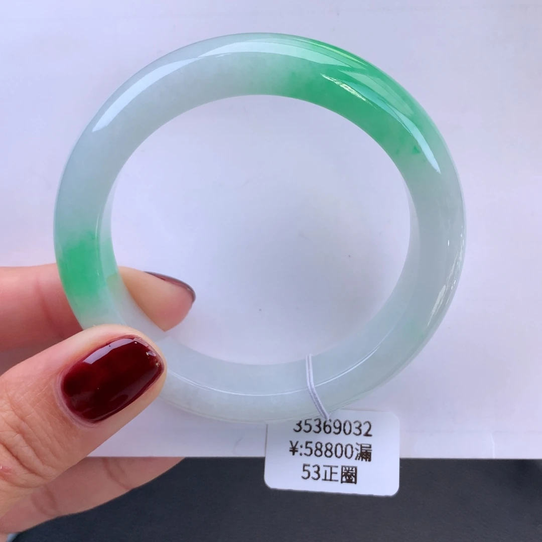 翡翠手镯未镶嵌糯冰白底青手镯
