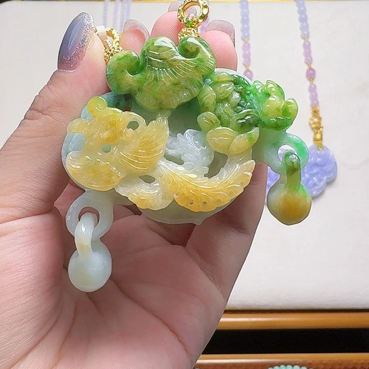 翡翠未镶嵌颈饰凤穿牡丹