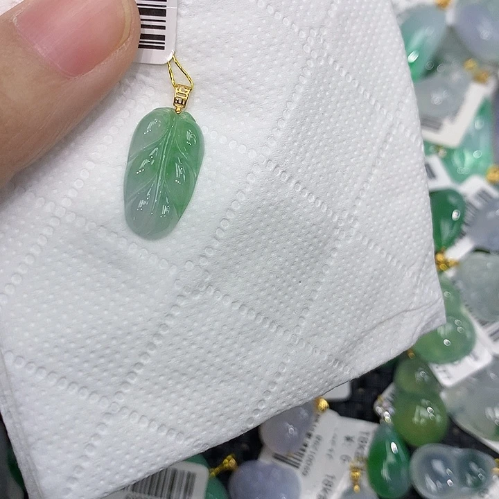 颈饰18K金镶嵌翡翠