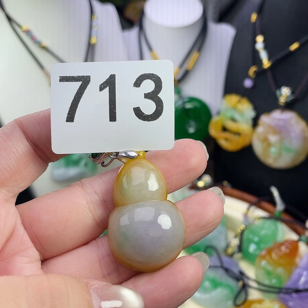 翡翠未镶嵌吊坠(赠链)