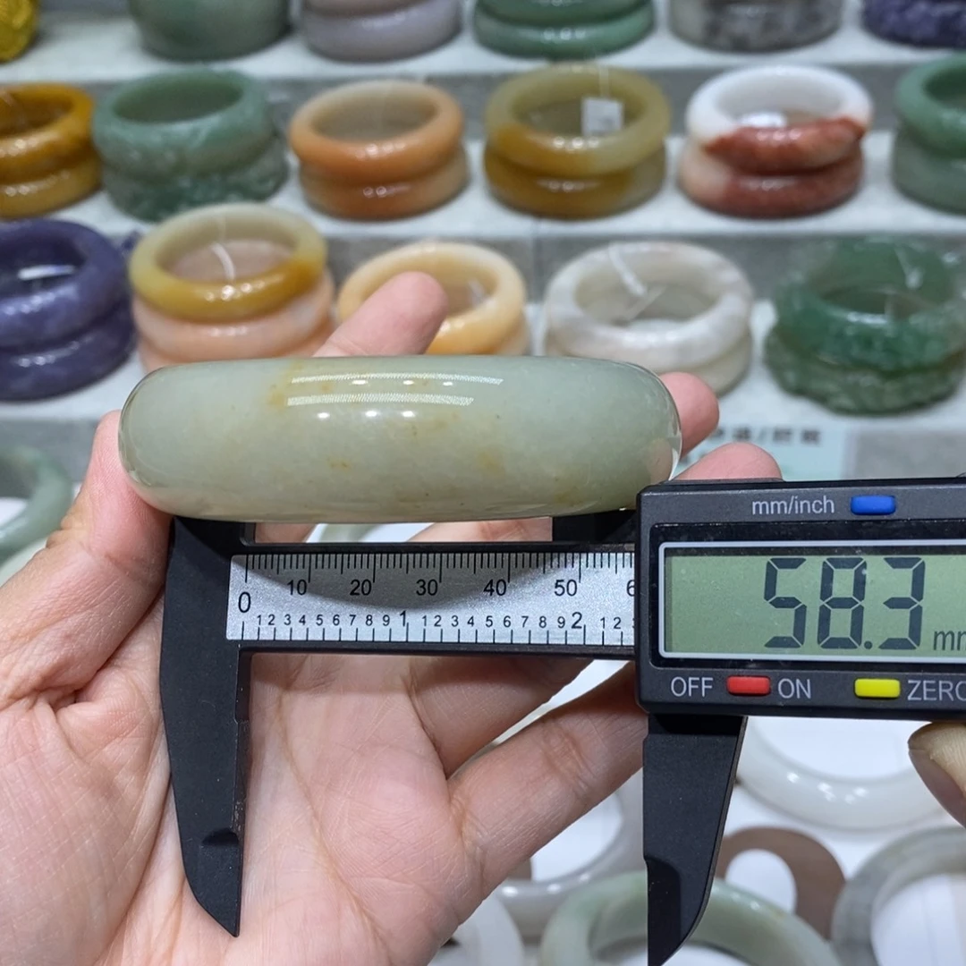 石英岩玉未镶嵌手镯