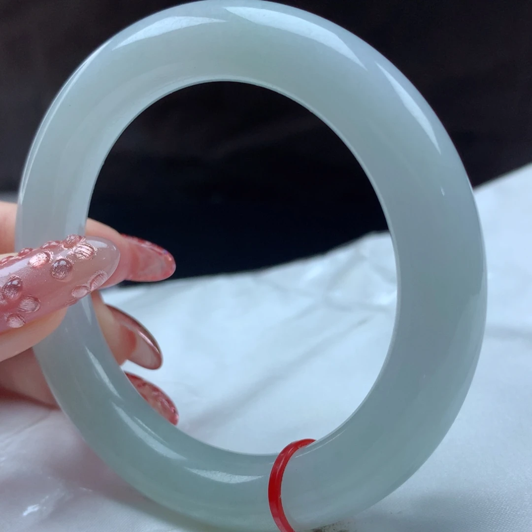 未镶嵌手镯（圆镯）翡翠70030，